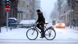 Sauna bei Erkältung und Joggen im Winter - geht das? Welche Wintermythen stimmen wirklich?