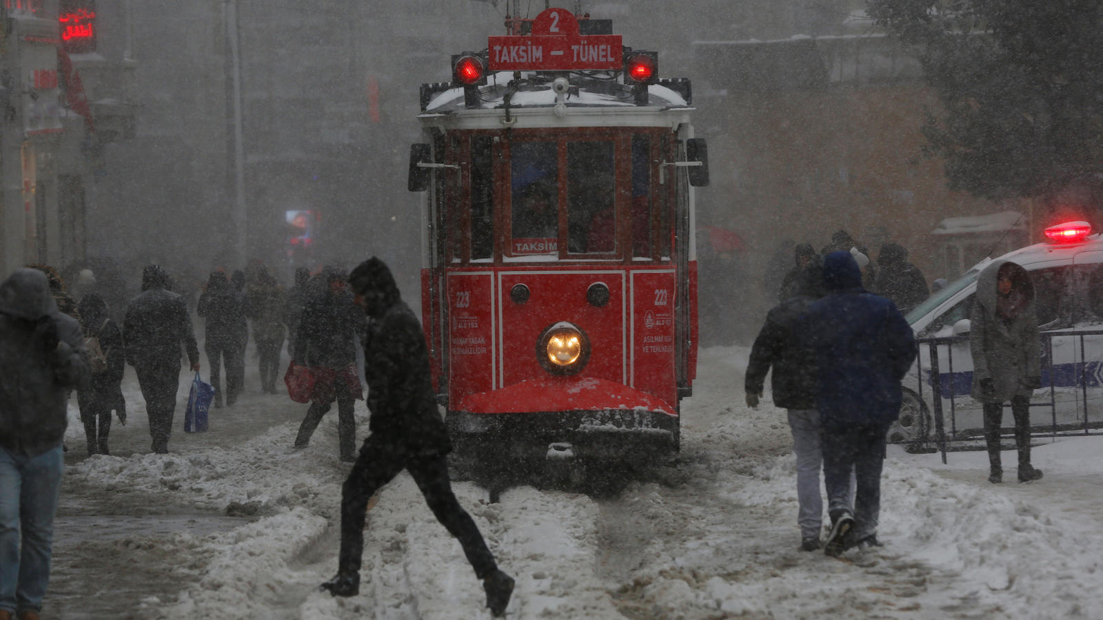 Winterchaos von Frankreich bis in die Türkei: Schnee, Glätte und eisige Kälte hinterließen Chaos Schnee in der Türkei / Istanbul