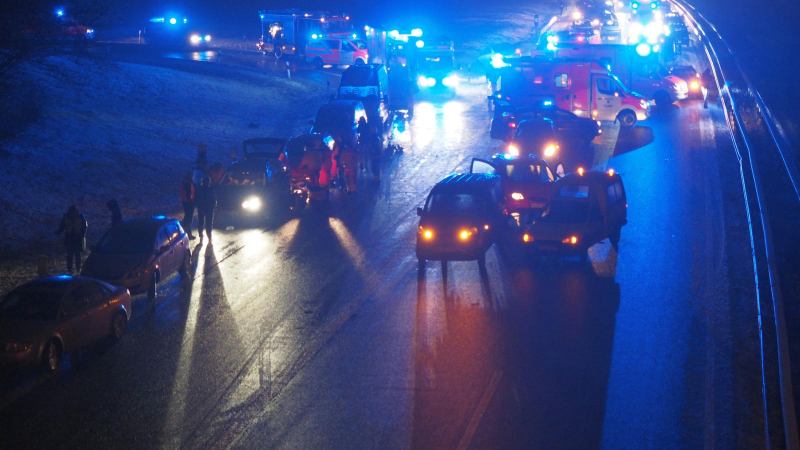 Winterchaos von Frankreich bis in die Türkei: Schnee, Glätte und eisige Kälte hinterließen Chaos Glatteis Unfall in Iserlohn