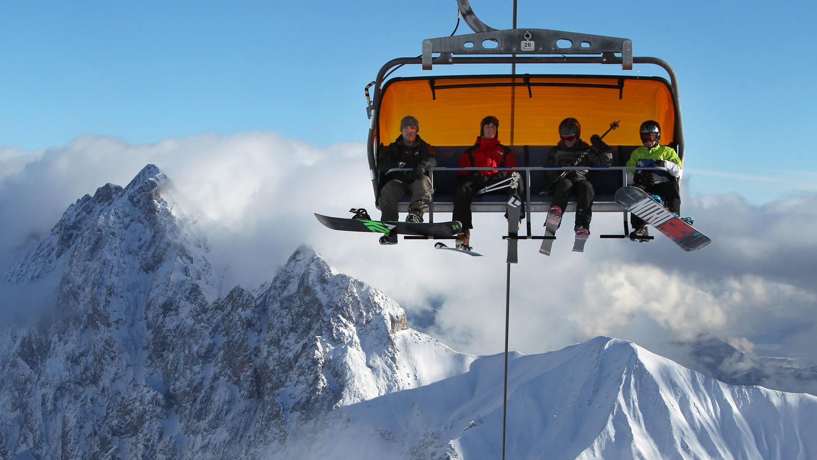 Skigebiete wetteifern um Touristen - Aufrüsten in den Alpen Wie sieht die Zukunft des Wintertourismus aus?