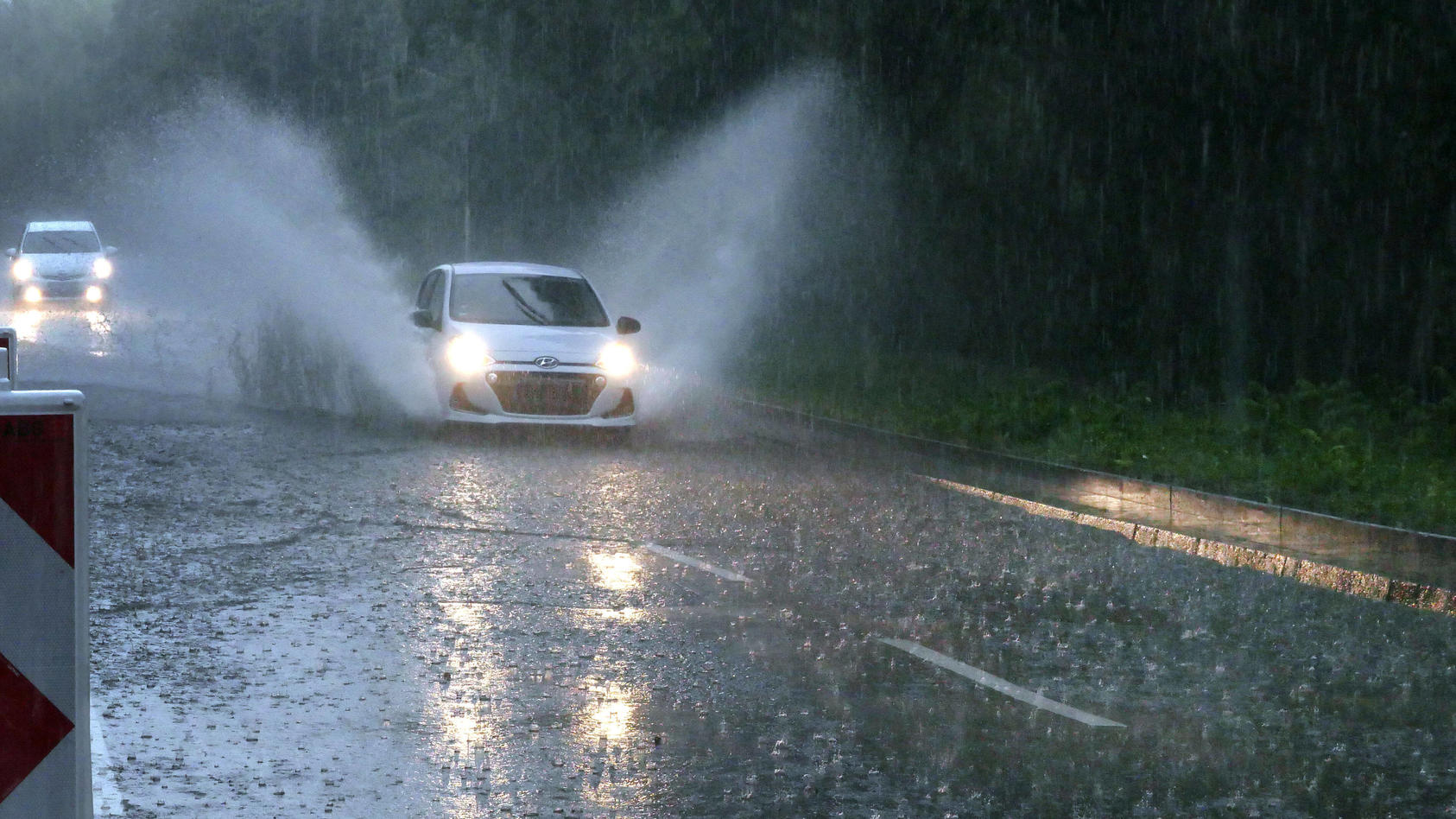 Unwetter Deutschland Aktuell: Gewitter Und Starkregen Im Radar Und Auf ...