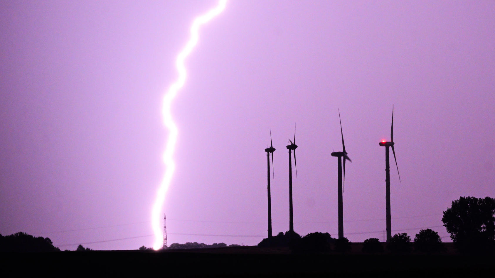 Extreme Hitze Und Gewitter In Deutschland Mit Unwetterpotenzial, Vor ...