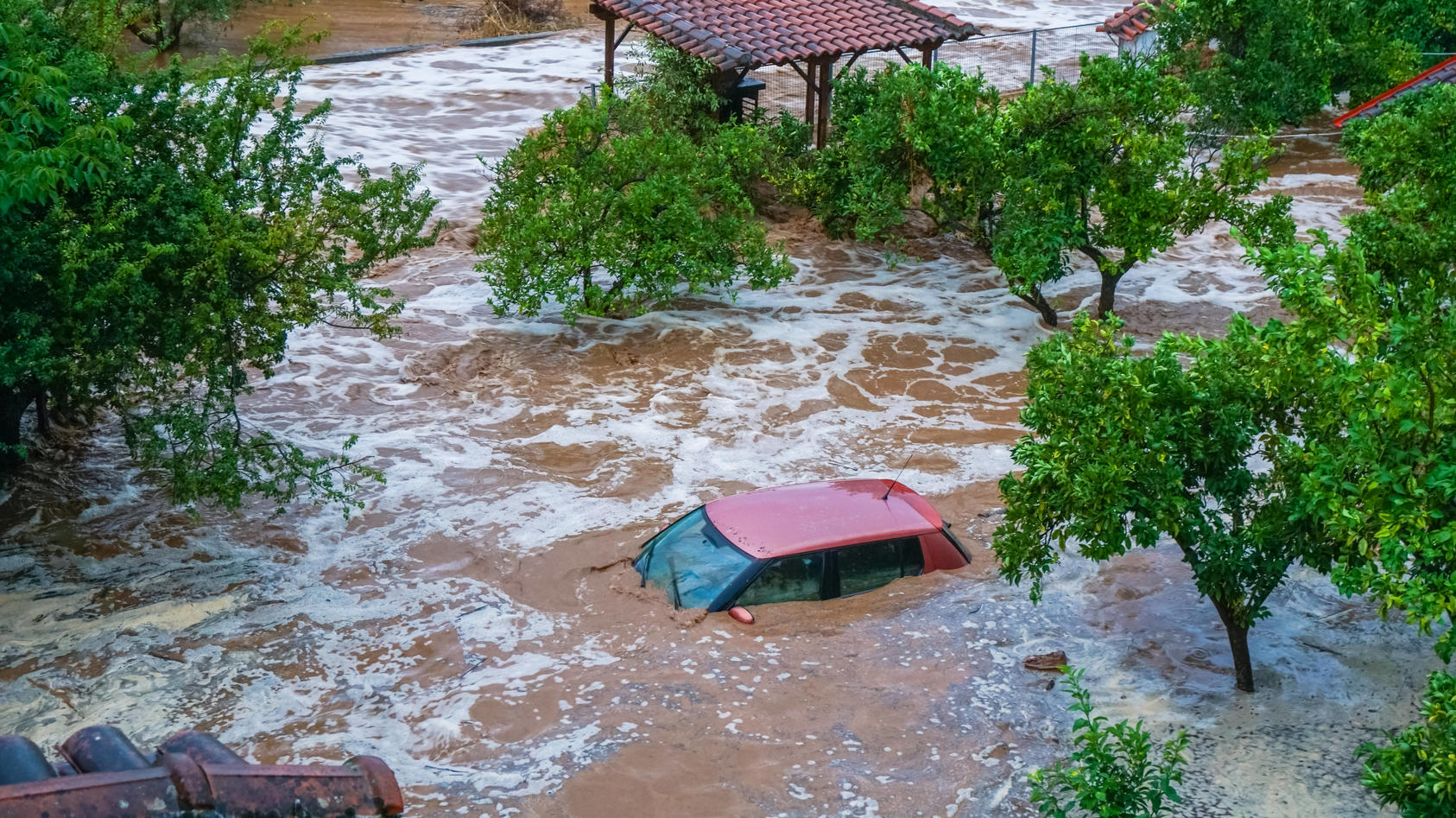 Heftige Stürme und heftige sintflutartige Regenfälle: Griechenland über 1.000 Liter Regen, Überschwemmungen und Erdrutsche