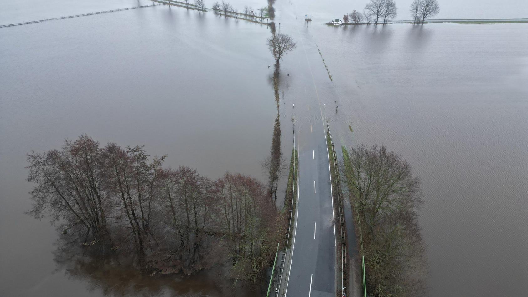 Bis Zu 100 Liter Regen Verschärfen Hochwassergefahr - Wo Ist Die Lage ...