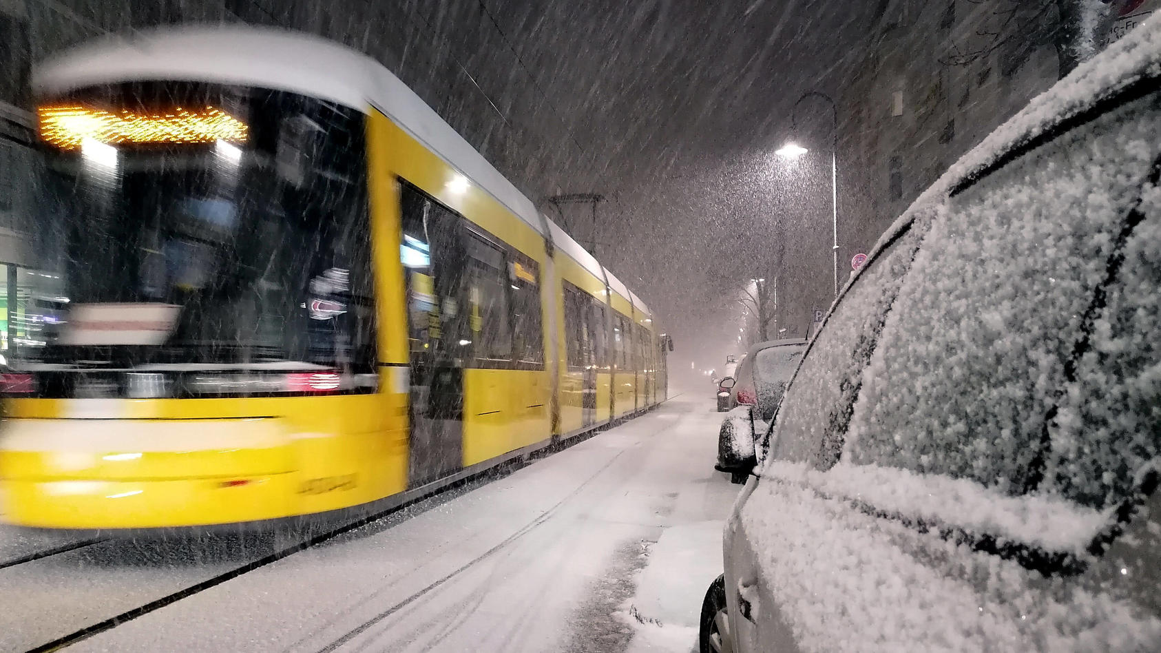 Wintereinbruch in Deutschland: Wetter bringt Schnee und Glätte