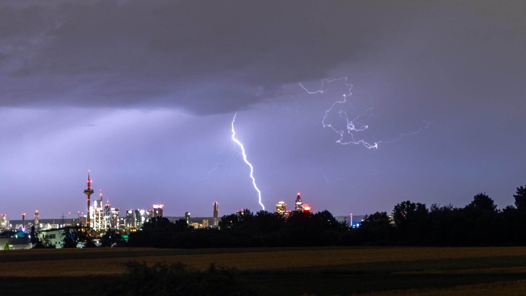 Unwetter: Über 100.000 Blitze, Hagel, Sturm Und Starkregen über ...