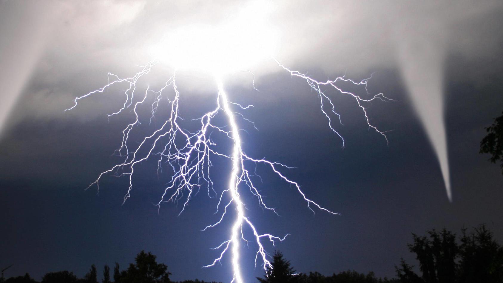 Unwetter Freitag In Deutschland Tornado Alarm Und Heftige Superzellen